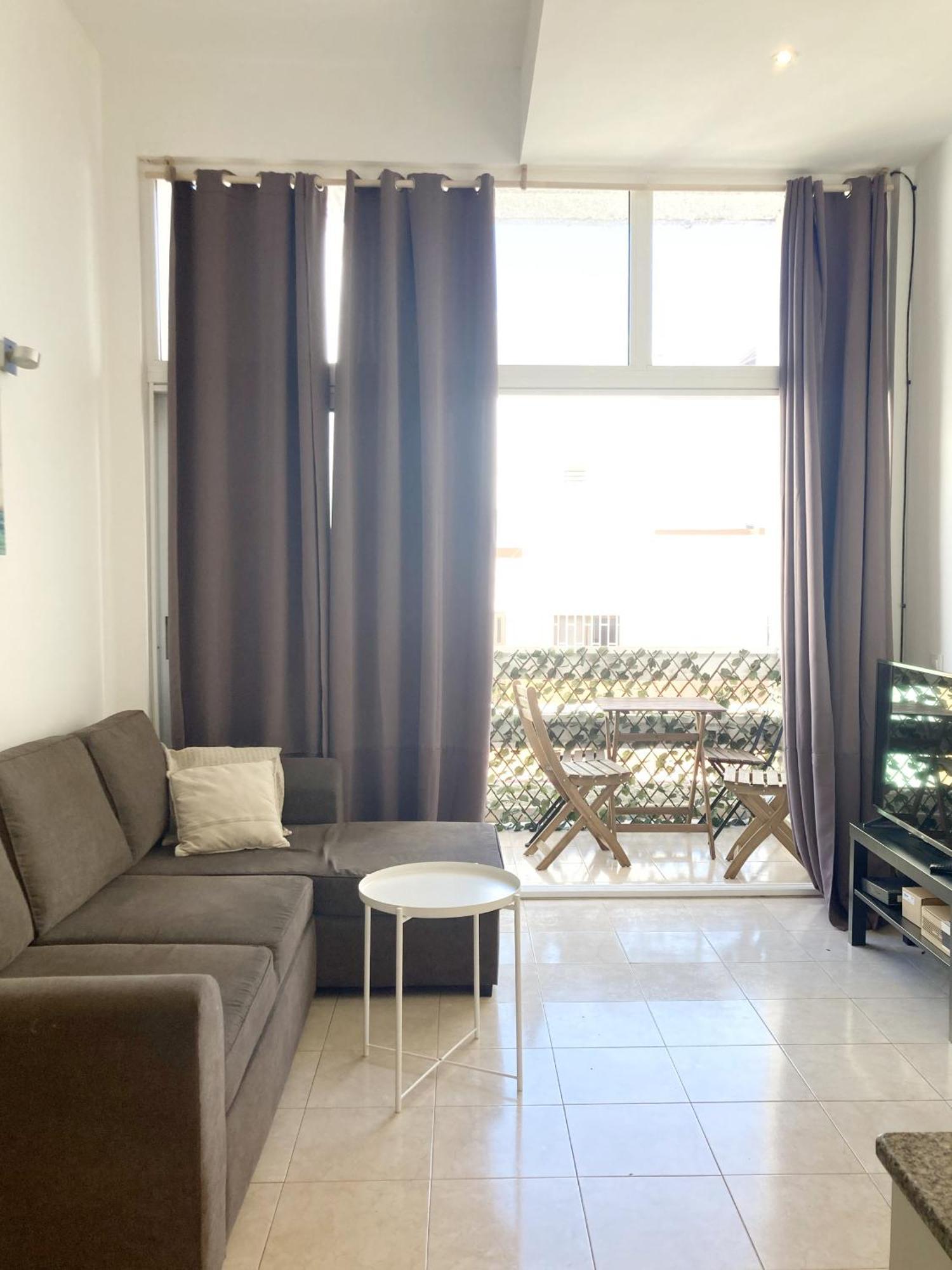 Intimate & Stylish With Balcony Appartement *